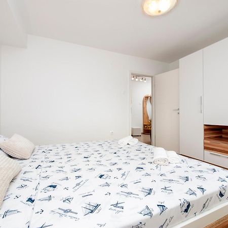 Arena Parkside Residence Пула Екстериор снимка