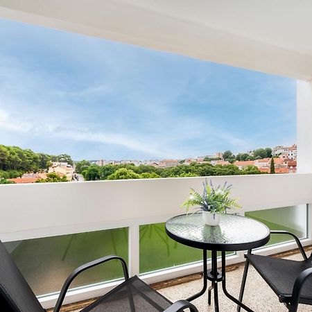 Arena Parkside Residence Пула Екстериор снимка