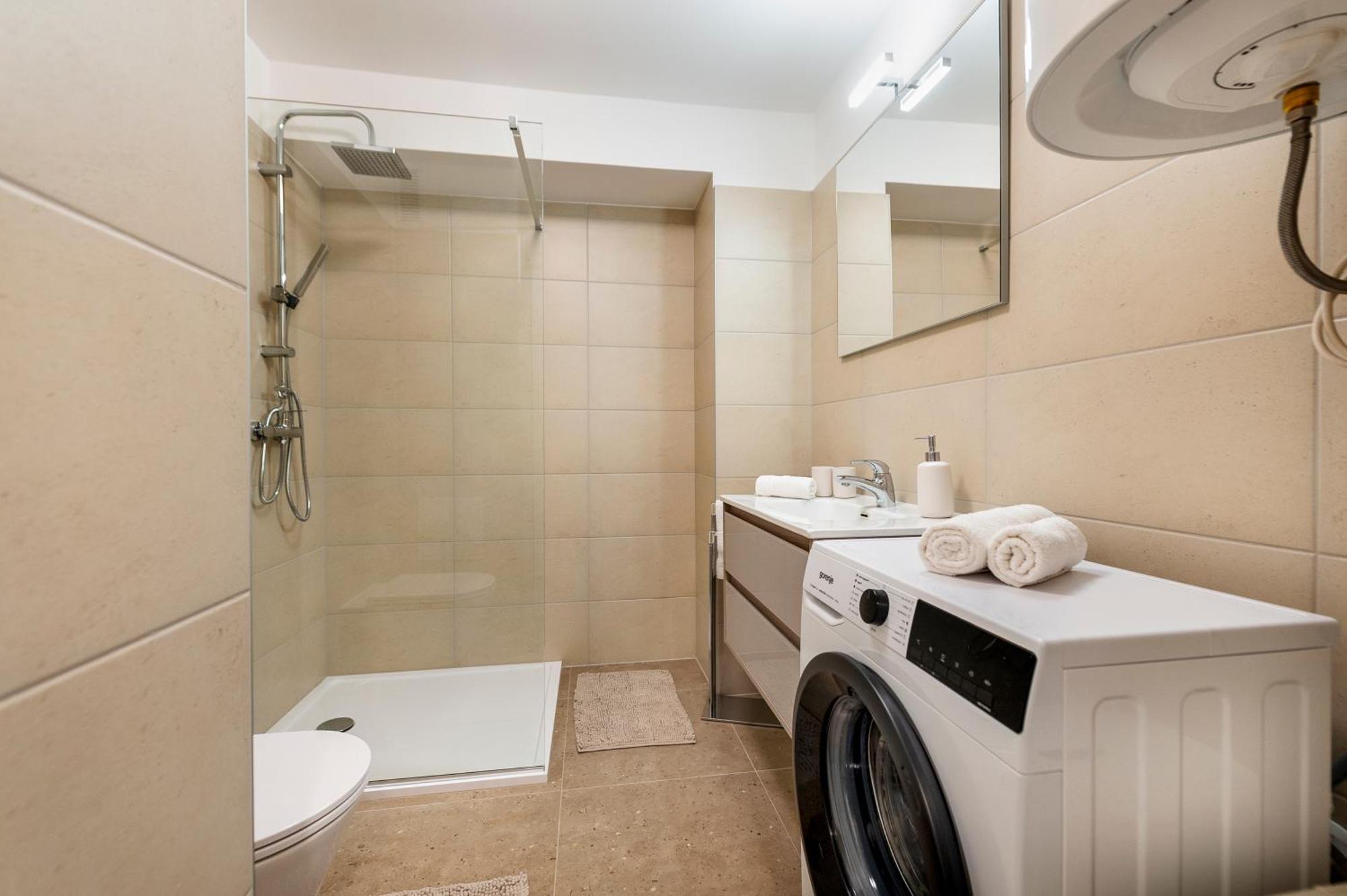 Arena Parkside Residence Пула Екстериор снимка
