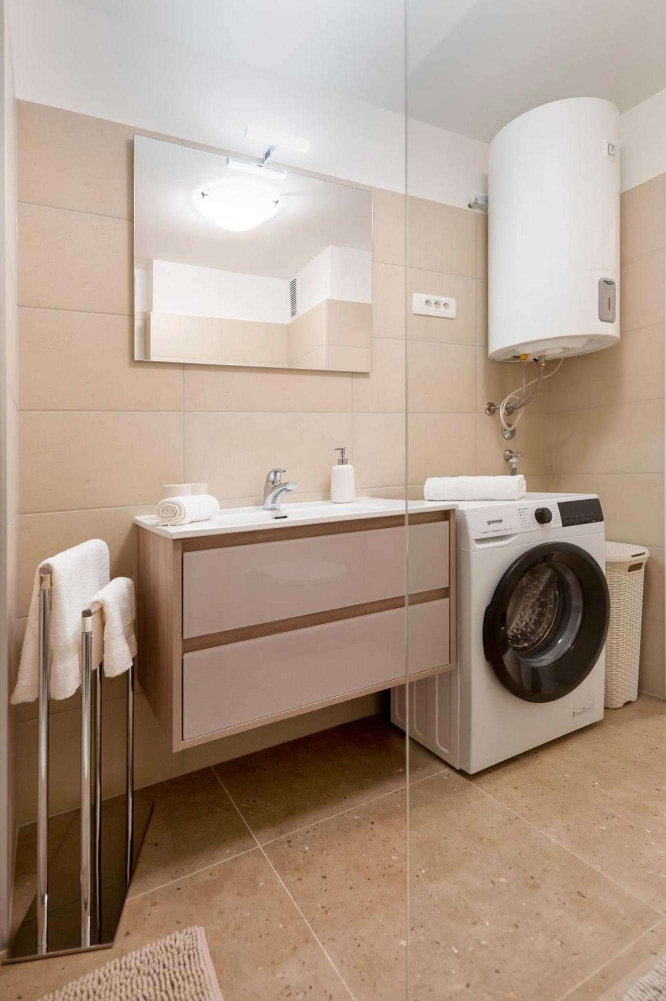 Arena Parkside Residence Пула Екстериор снимка
