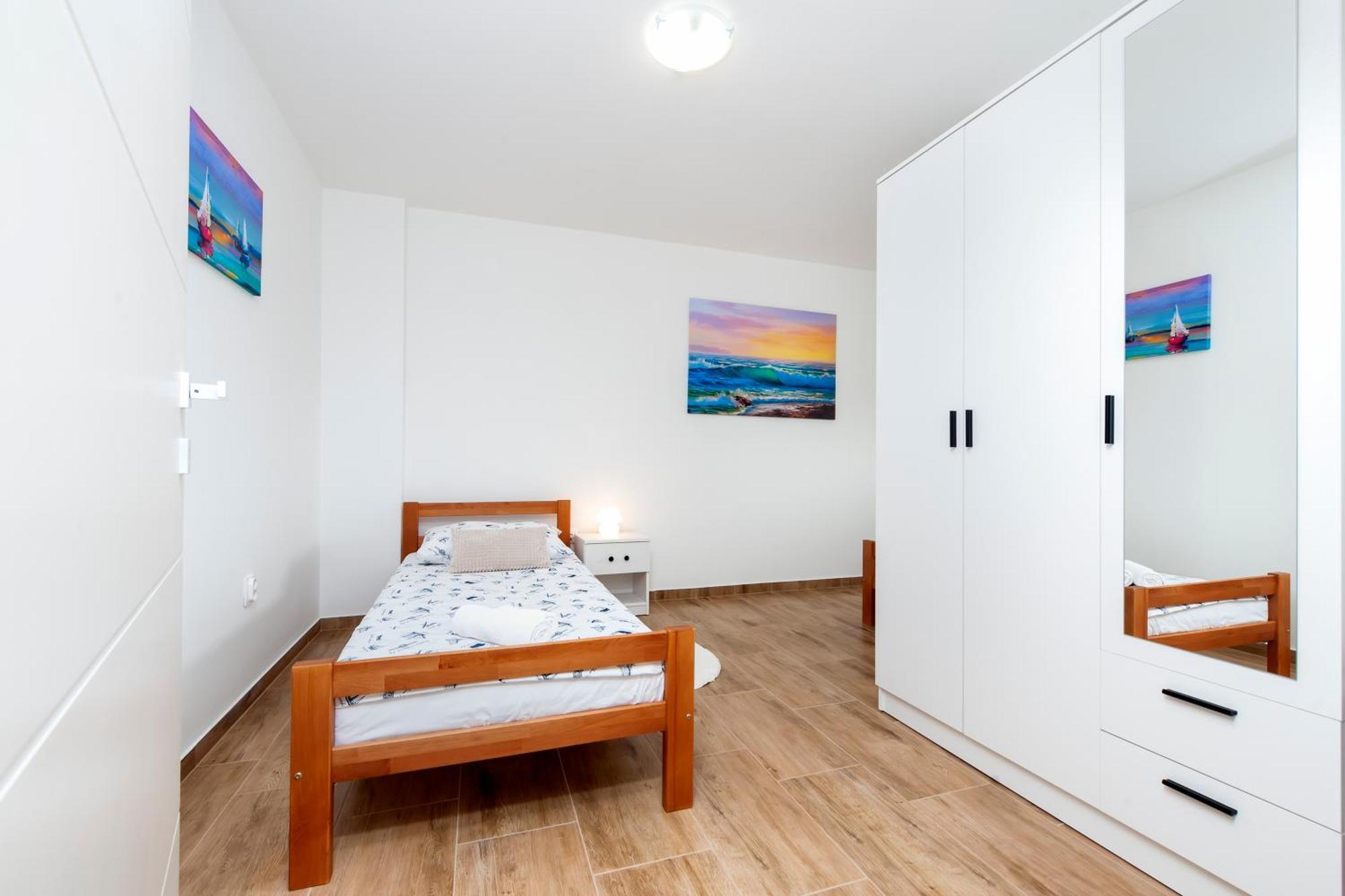 Arena Parkside Residence Пула Екстериор снимка