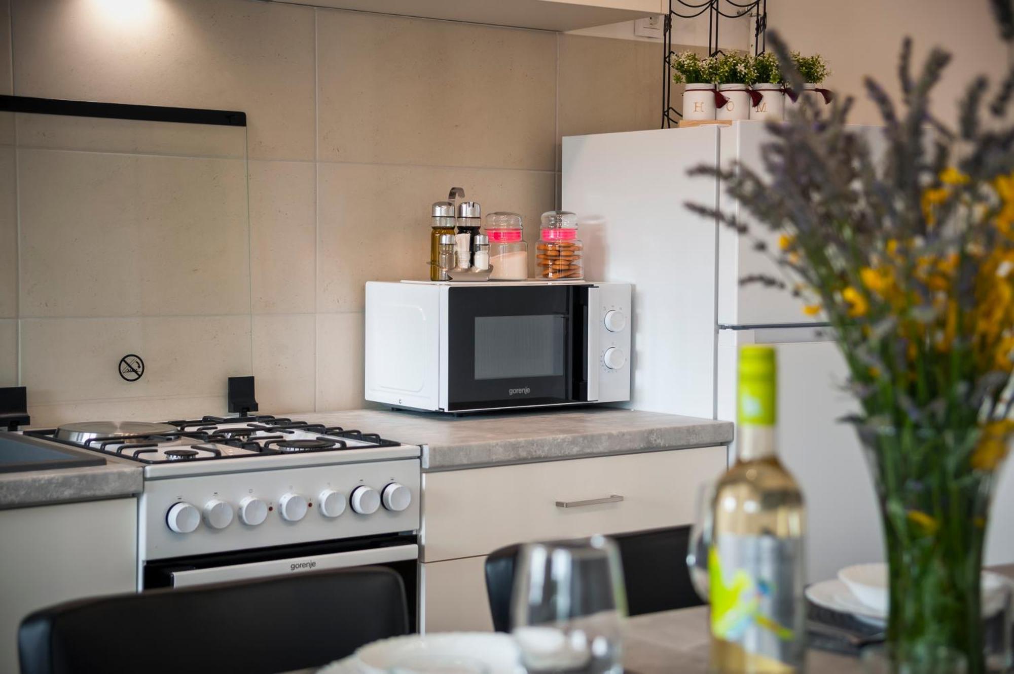 Arena Parkside Residence Пула Екстериор снимка
