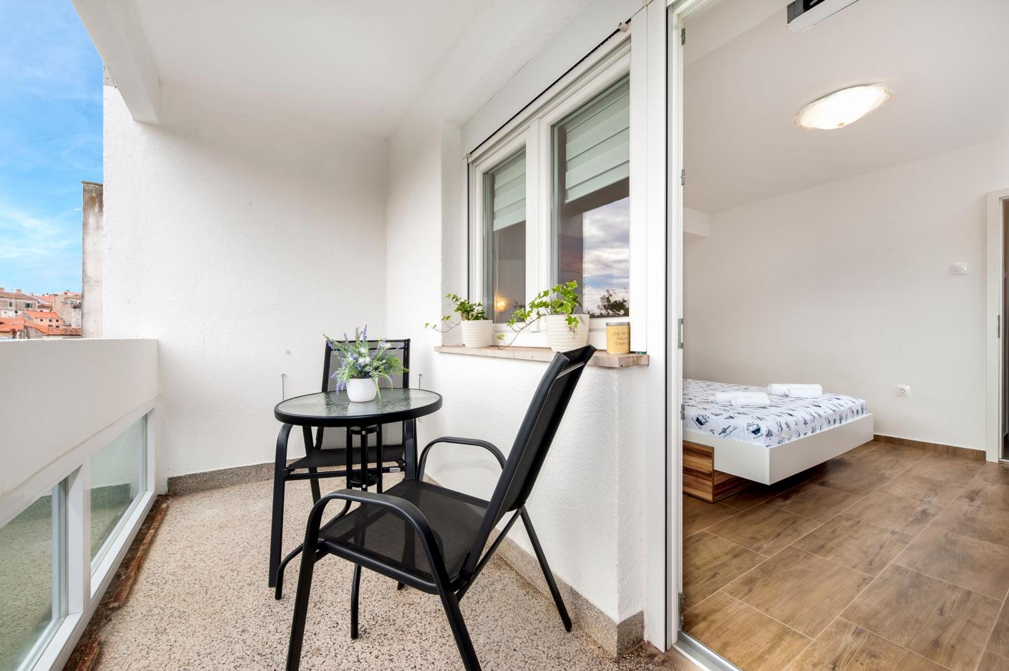 Arena Parkside Residence Пула Екстериор снимка