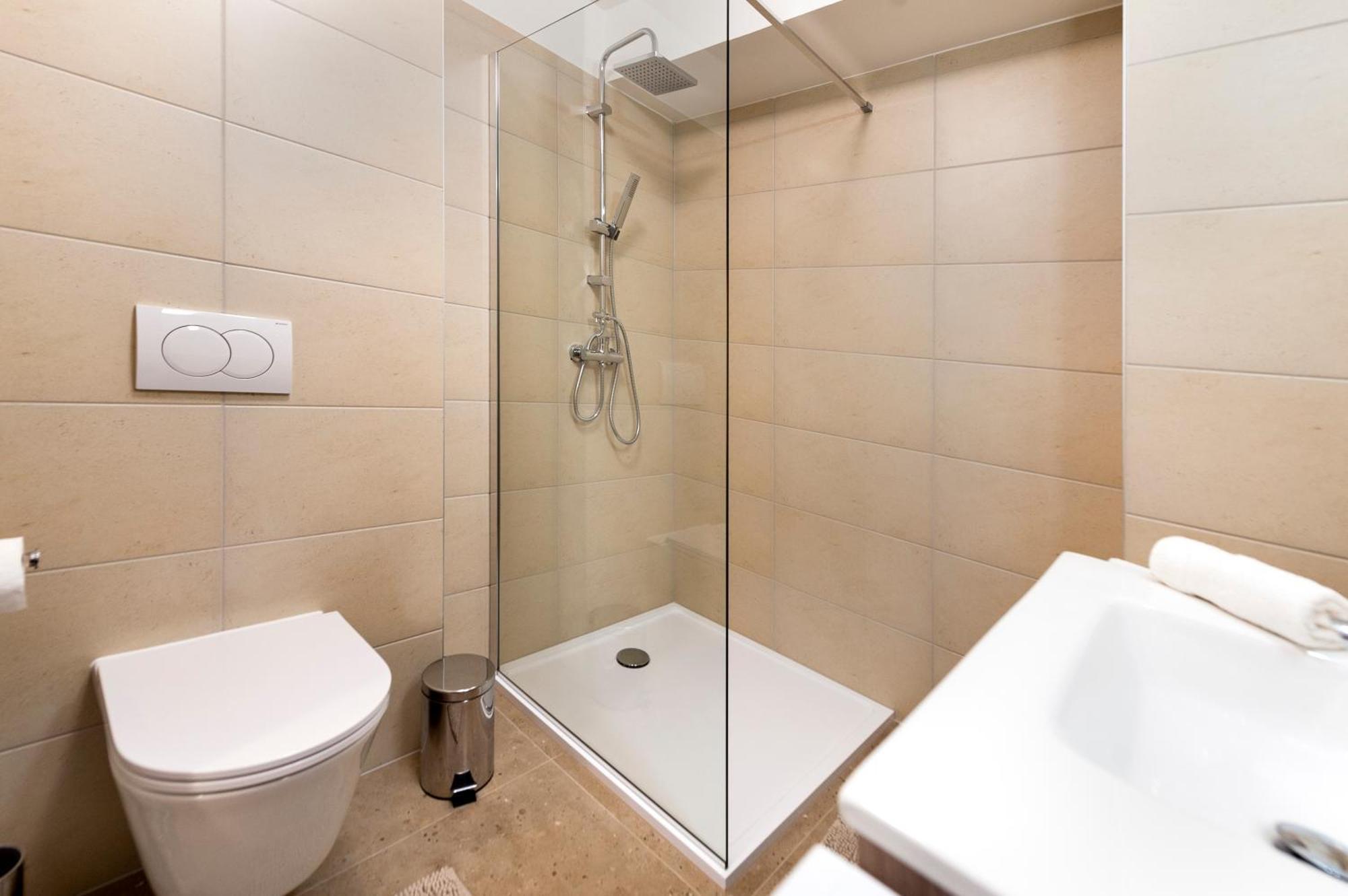 Arena Parkside Residence Пула Екстериор снимка