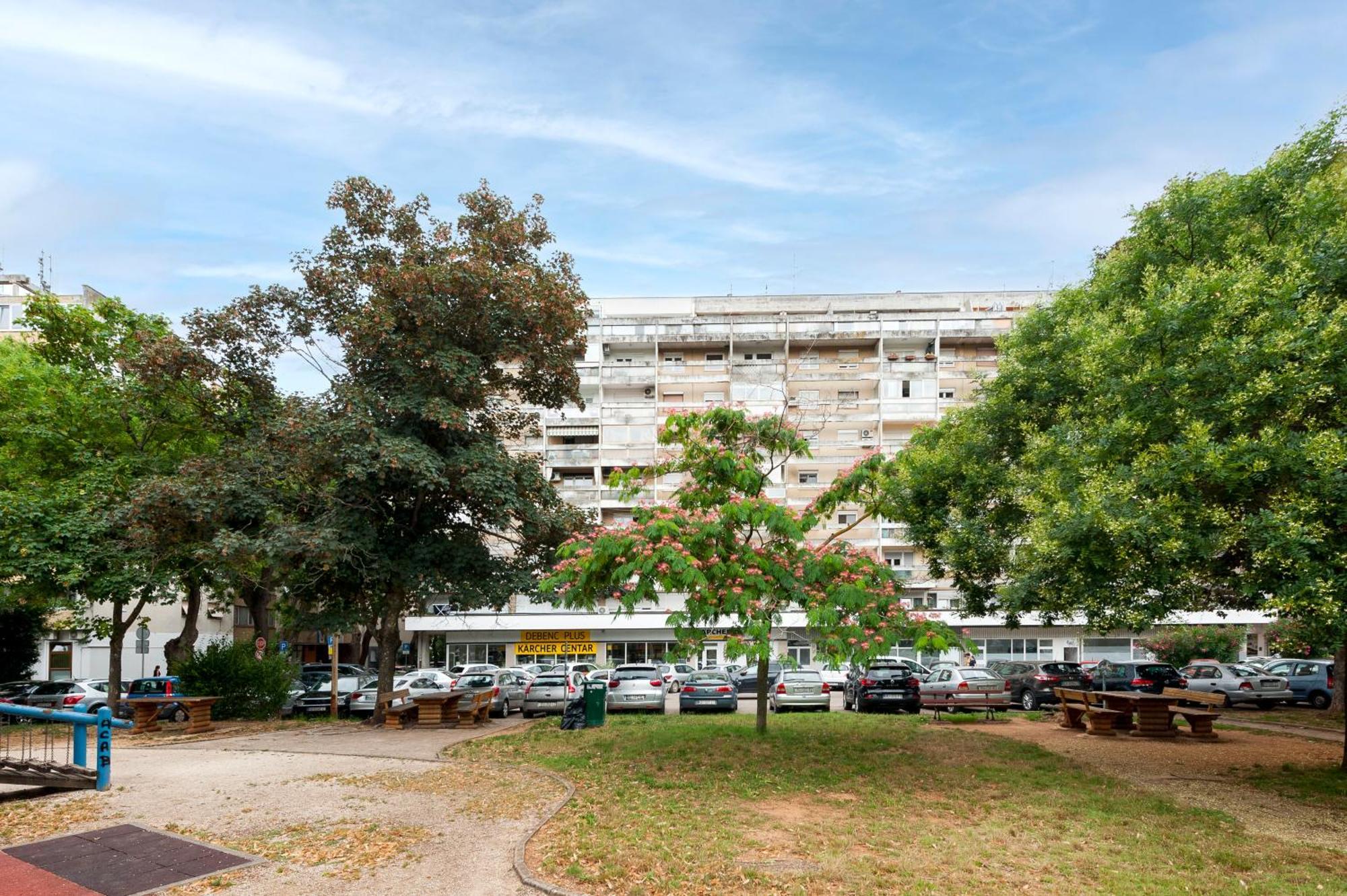 Arena Parkside Residence Пула Екстериор снимка